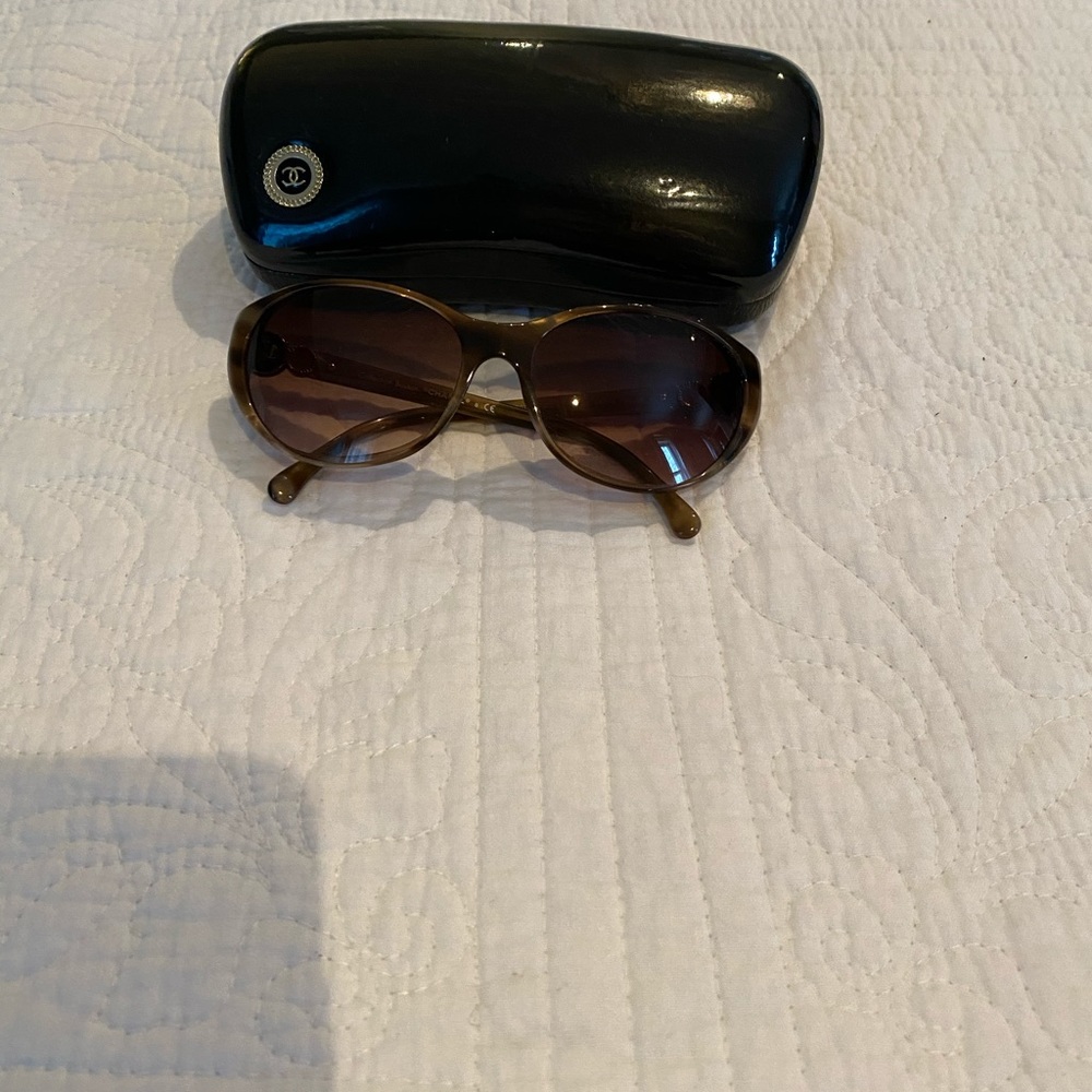 Authentic Chanel Tortiose Shell Button Sunglasses - image 5